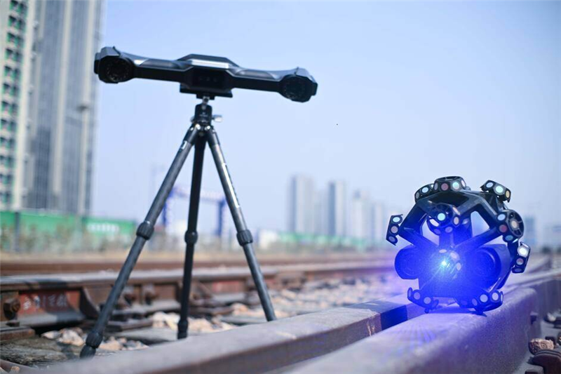 SHINING 3D - FreeScan Trak Nova Wireless Multifunctional Dynamic Tracking Scanner
