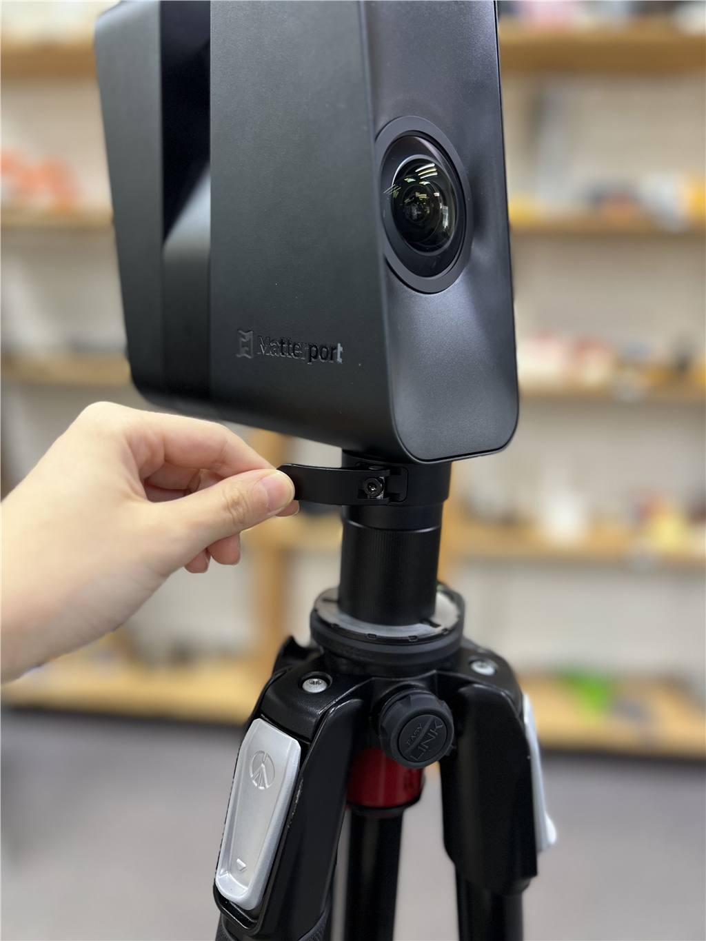 Matterport Pro3 Tripod Mount and closing the clip