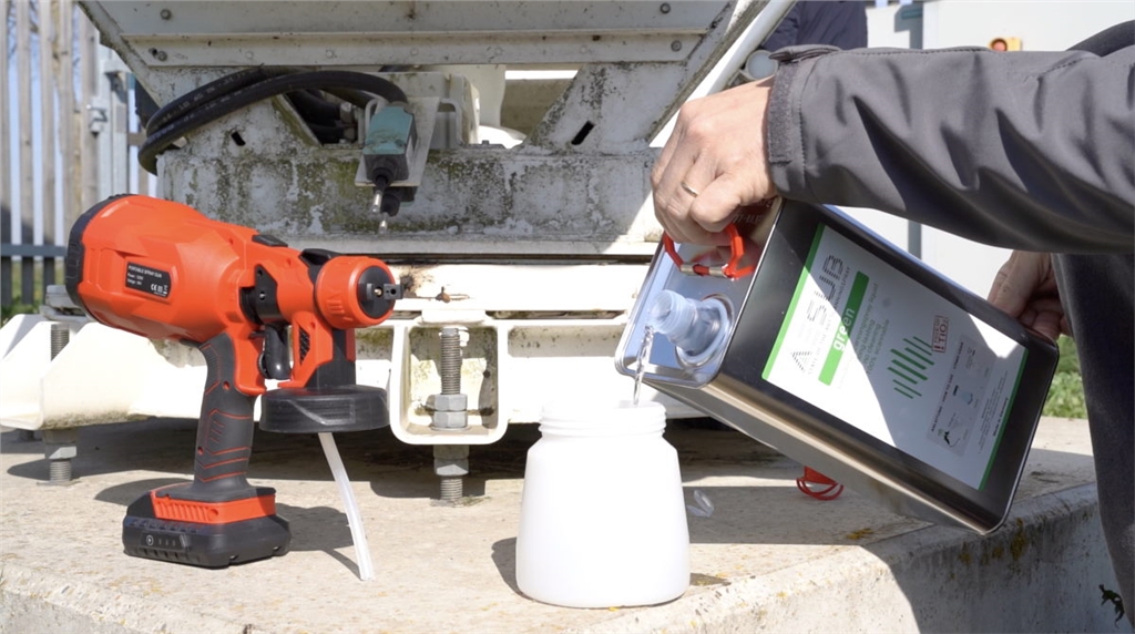AESUB Spray Gun filling in AESUB Powder